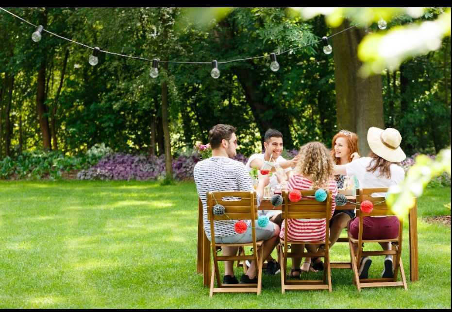 Green Space Psychology: Guests laughing and socializing on a vibrant green lawn at an outdoor event inspires great Mental Health